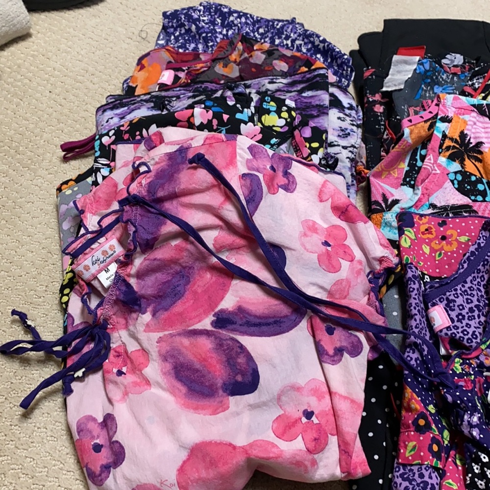 16 Separate All Different Varieties Of Scrub Tops - image 2